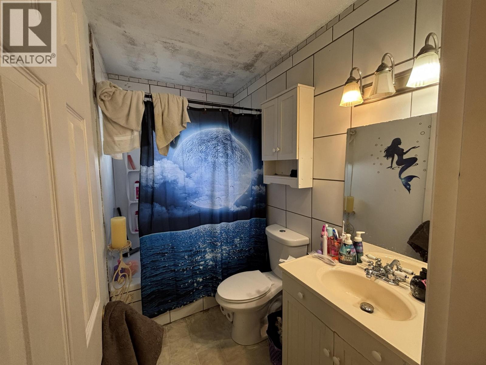 2365 OAK STREET - 5