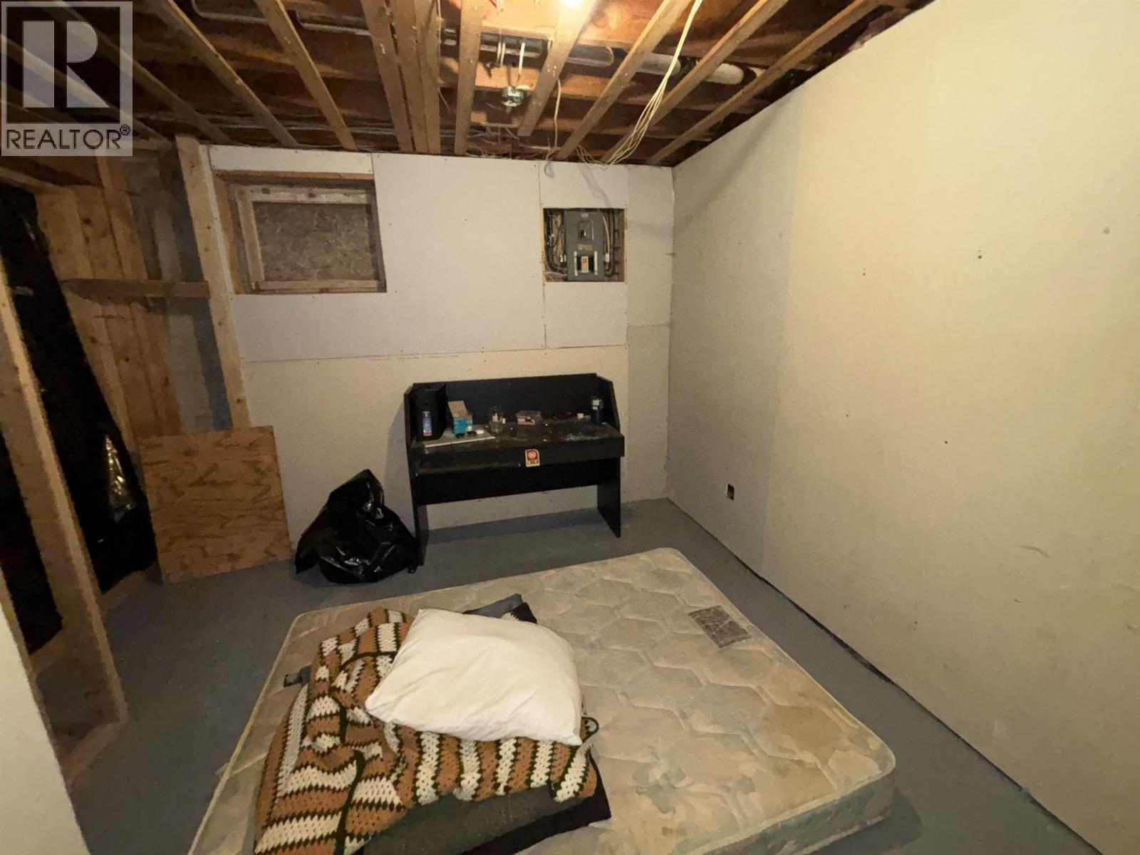 2365 OAK STREET - 9