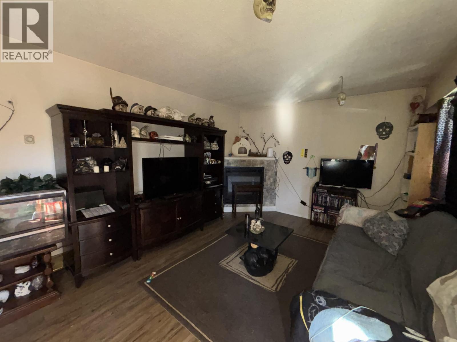 2365 OAK STREET - 4