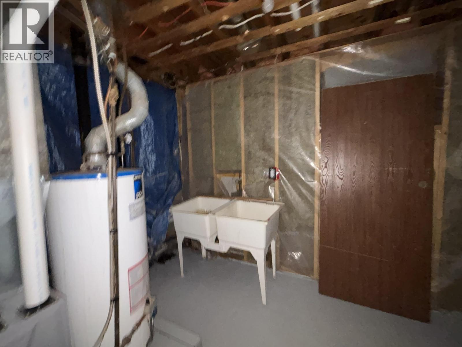 2365 OAK STREET - 11