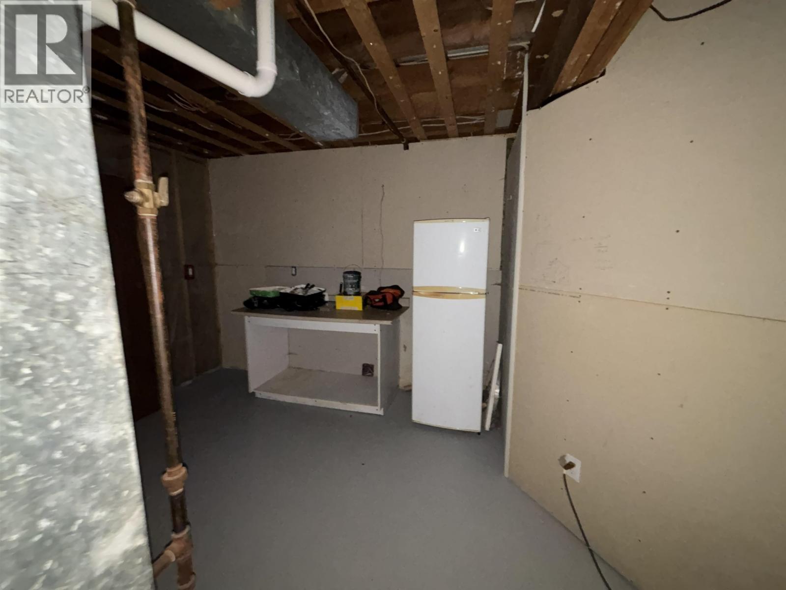 2365 OAK STREET - 10