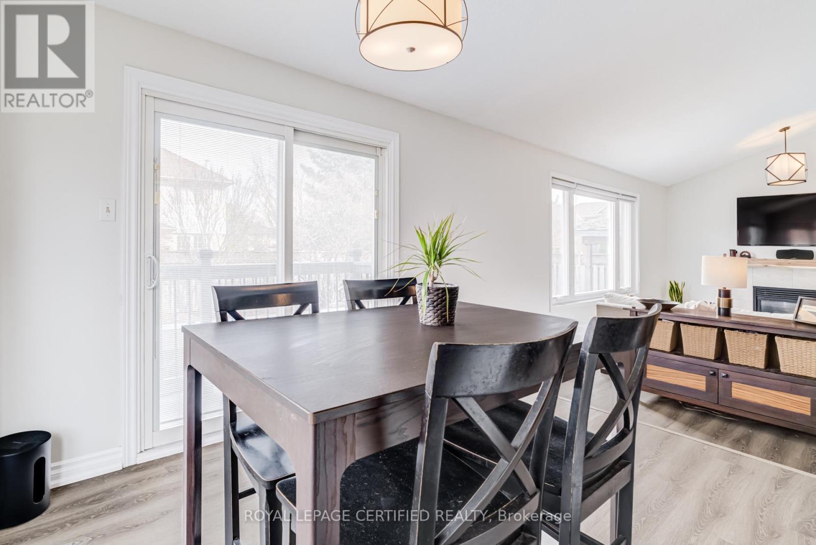 2197 OAKRIDGE CRESCENT - 12