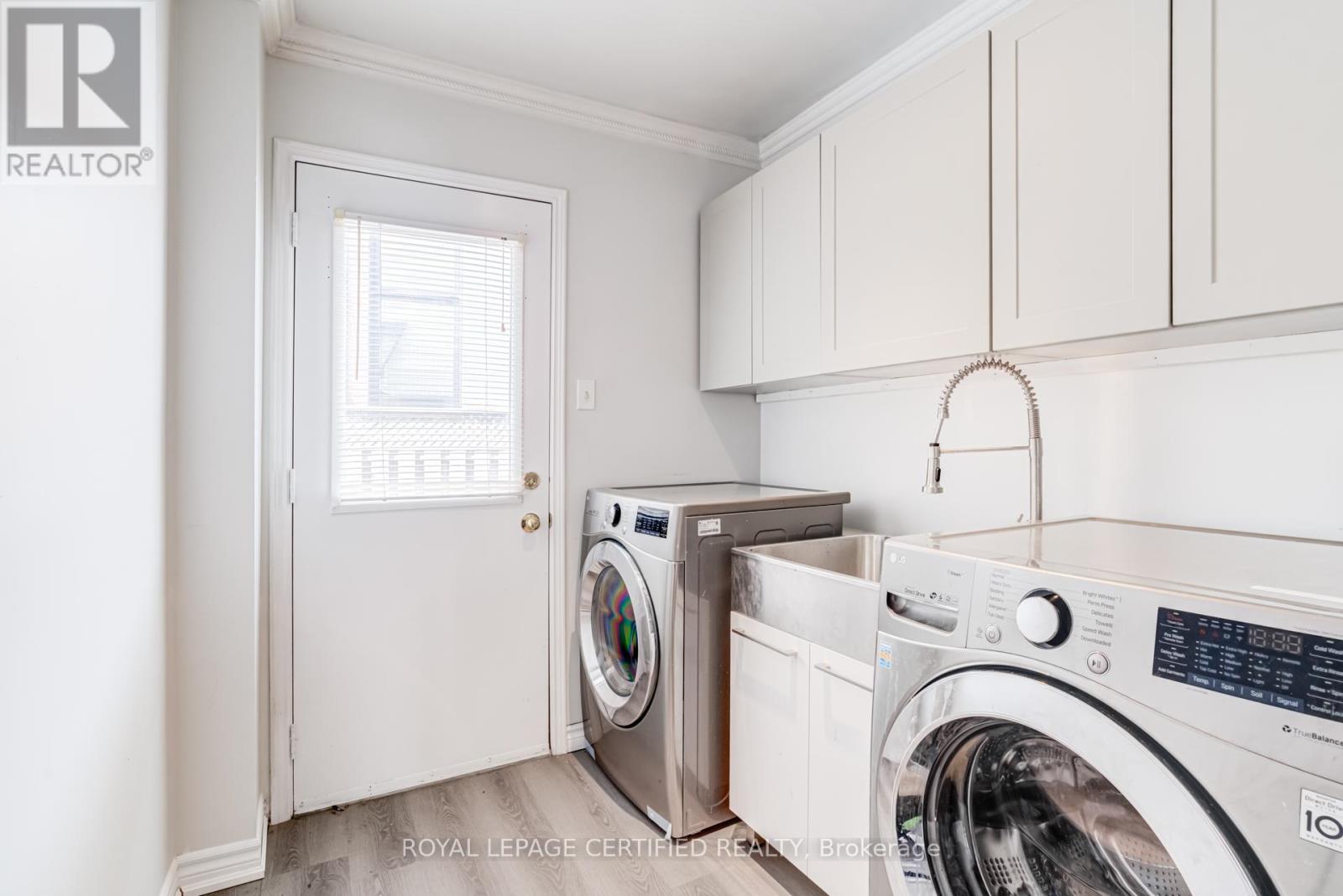 2197 OAKRIDGE CRESCENT - 17