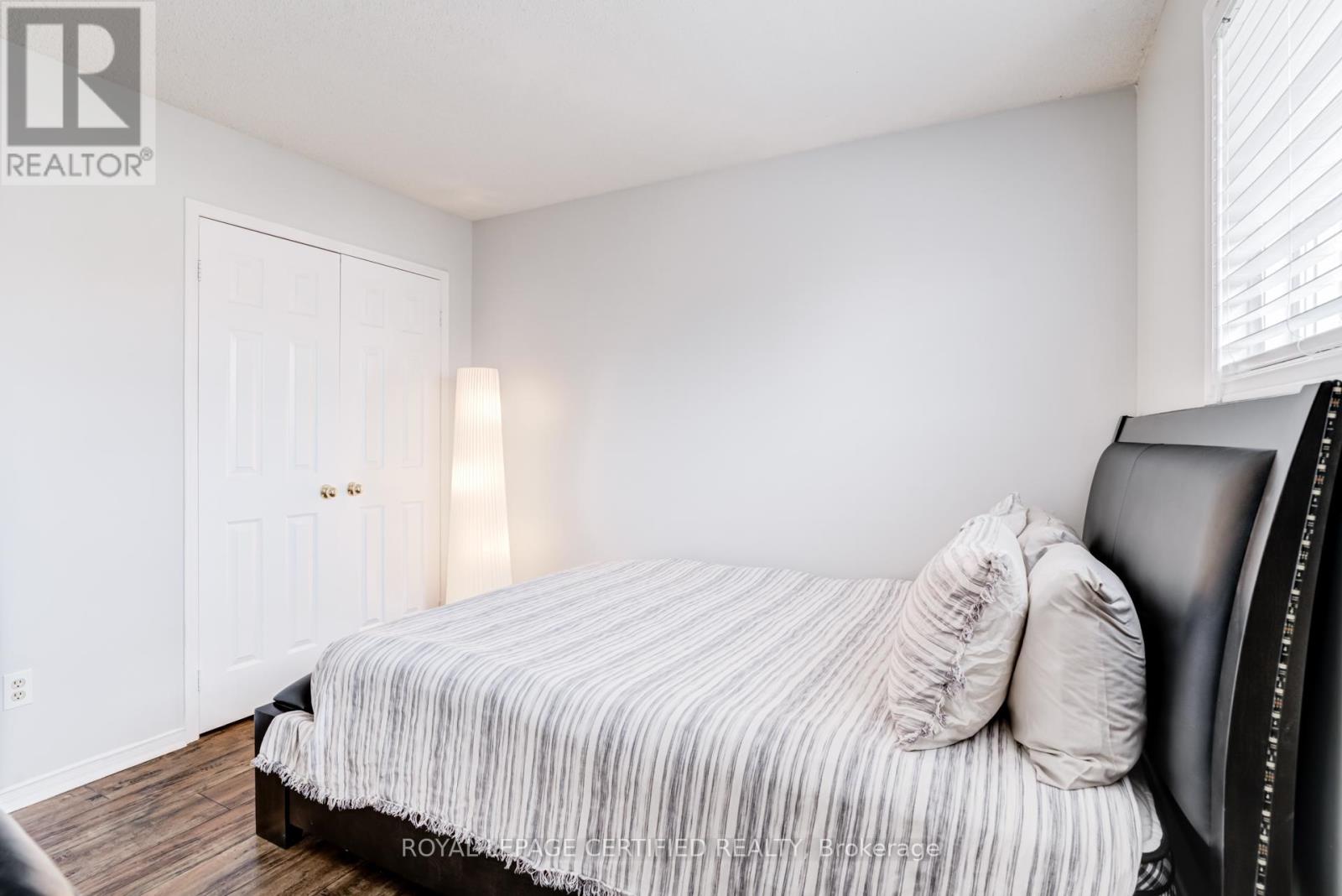 2197 OAKRIDGE CRESCENT - 27
