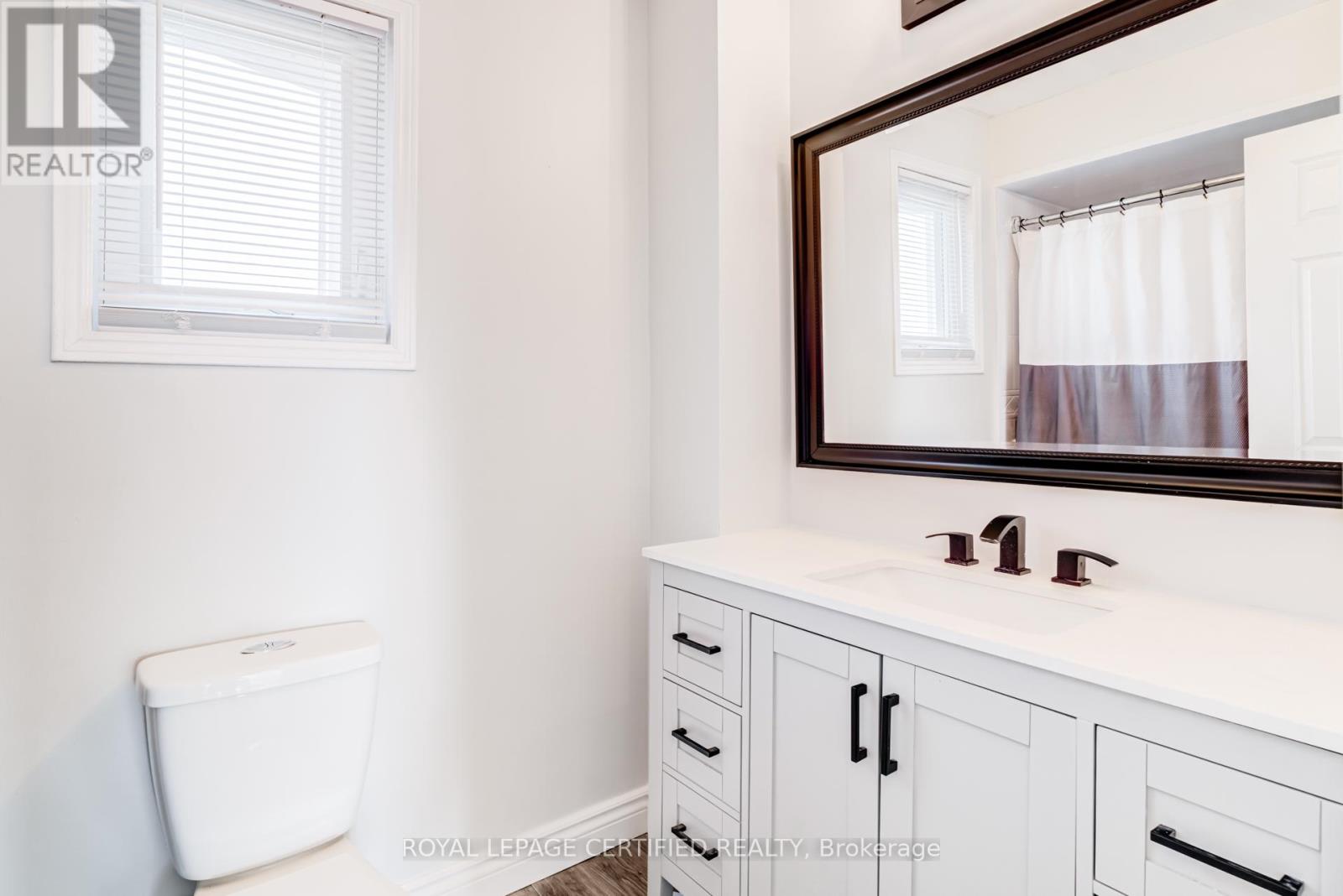 2197 OAKRIDGE CRESCENT - 30