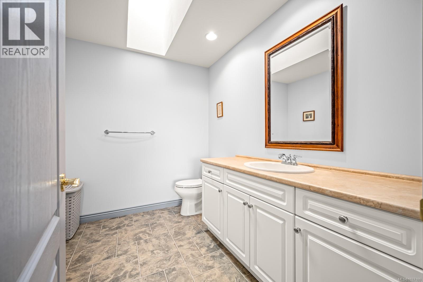 #14 2475 MANSFIELD DR - 18