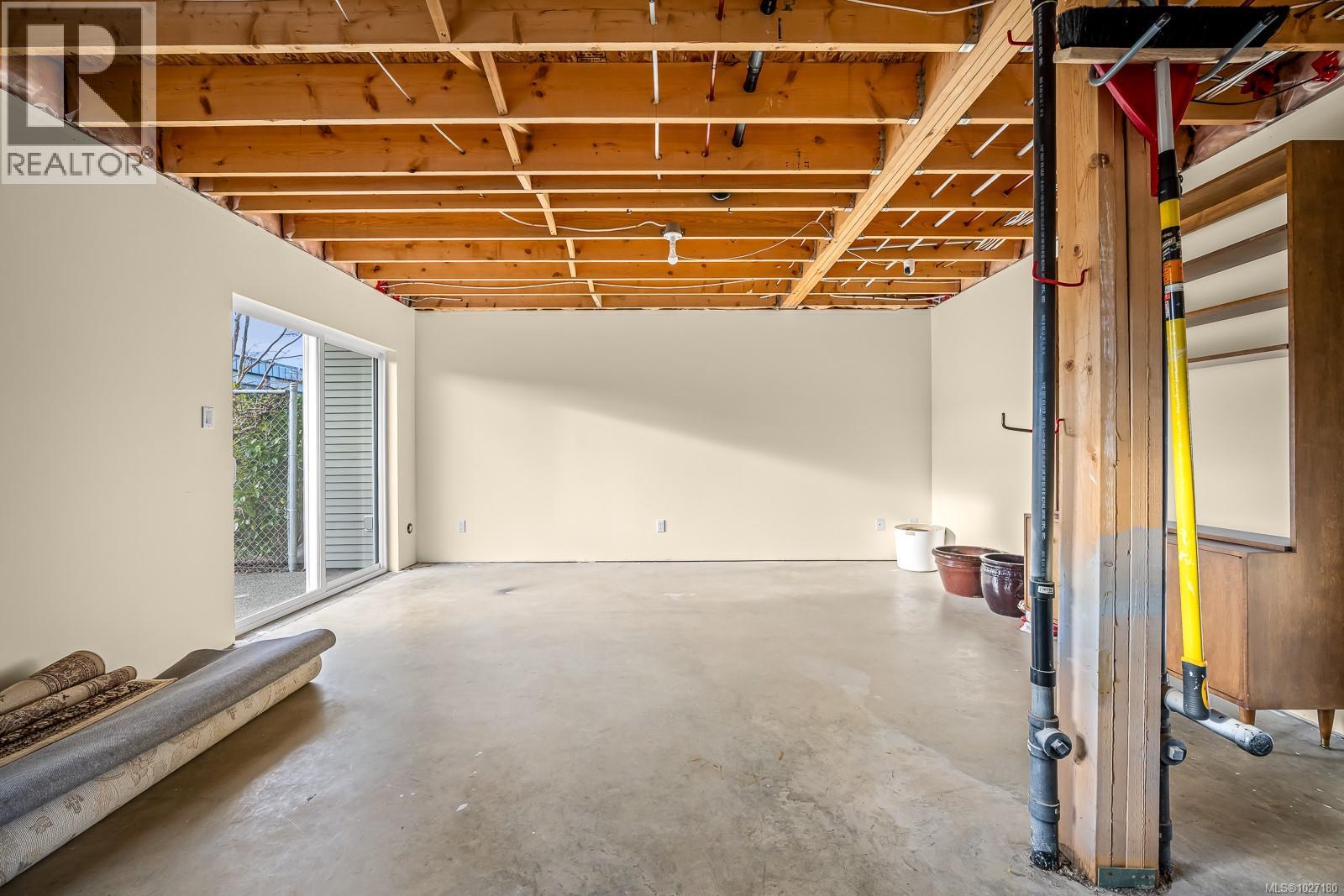 #14 2475 MANSFIELD DR - 24