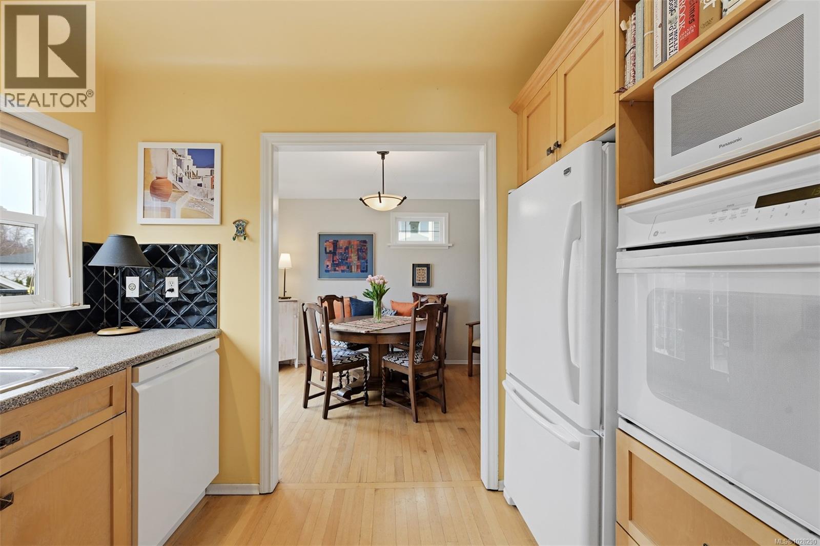 354 Stannard Ave, Victoria