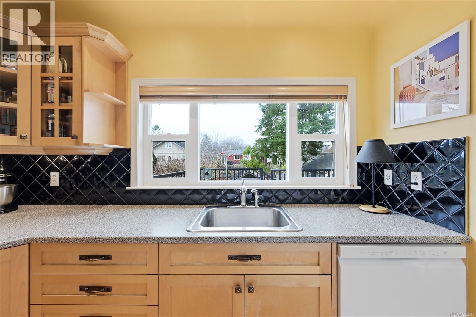 354 Stannard Ave, Victoria