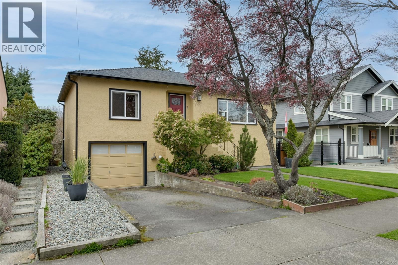 354 Stannard Ave, Victoria