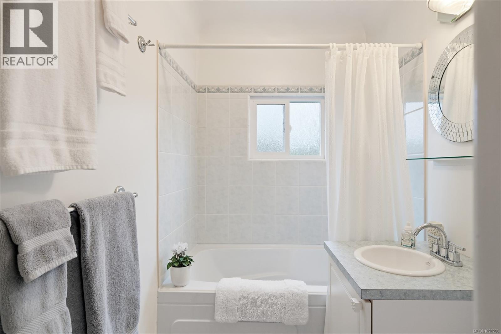 354 Stannard Ave, Victoria