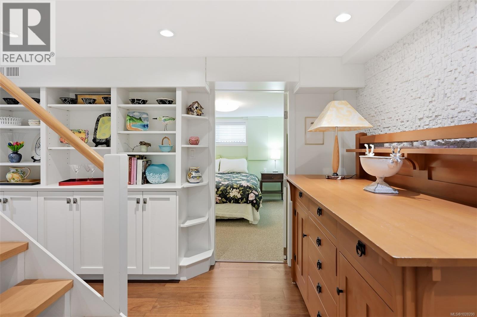 354 Stannard Ave, Victoria