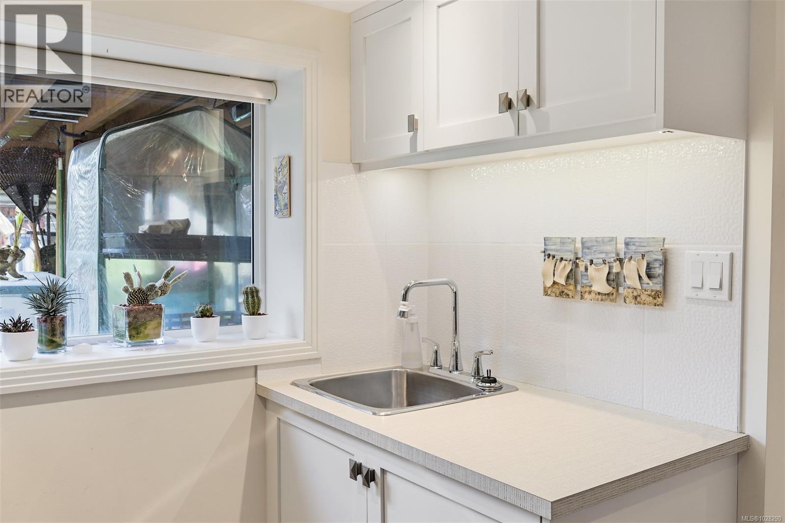 354 Stannard Ave, Victoria