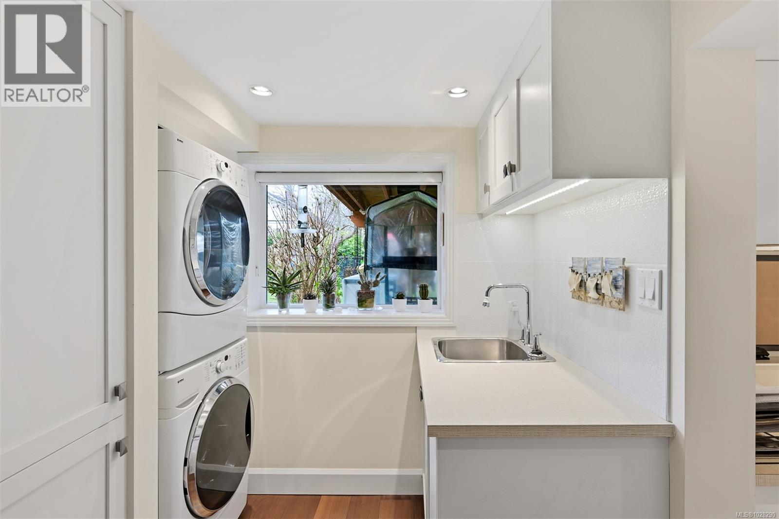 354 Stannard Ave, Victoria