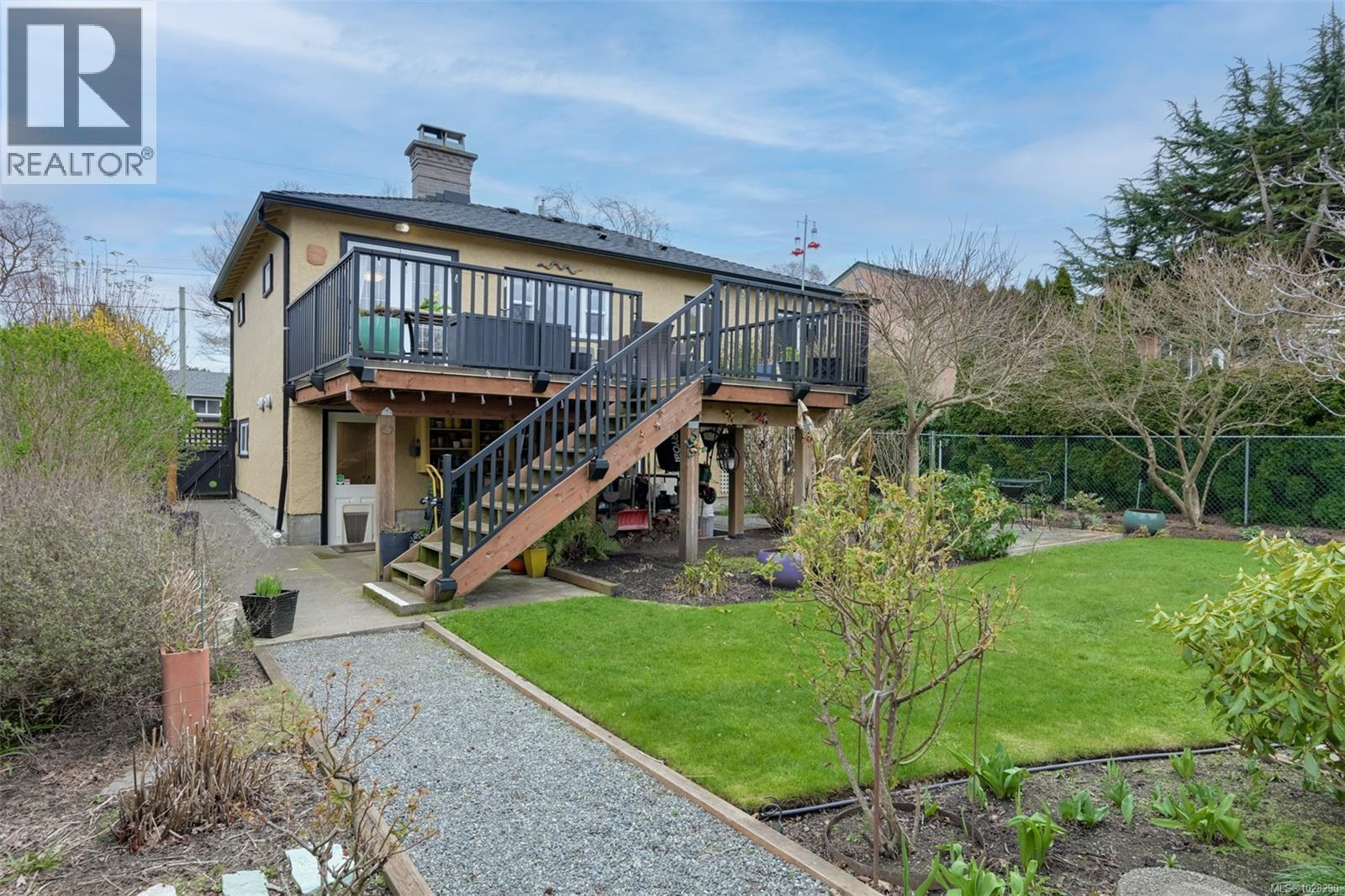 354 Stannard Ave, Victoria