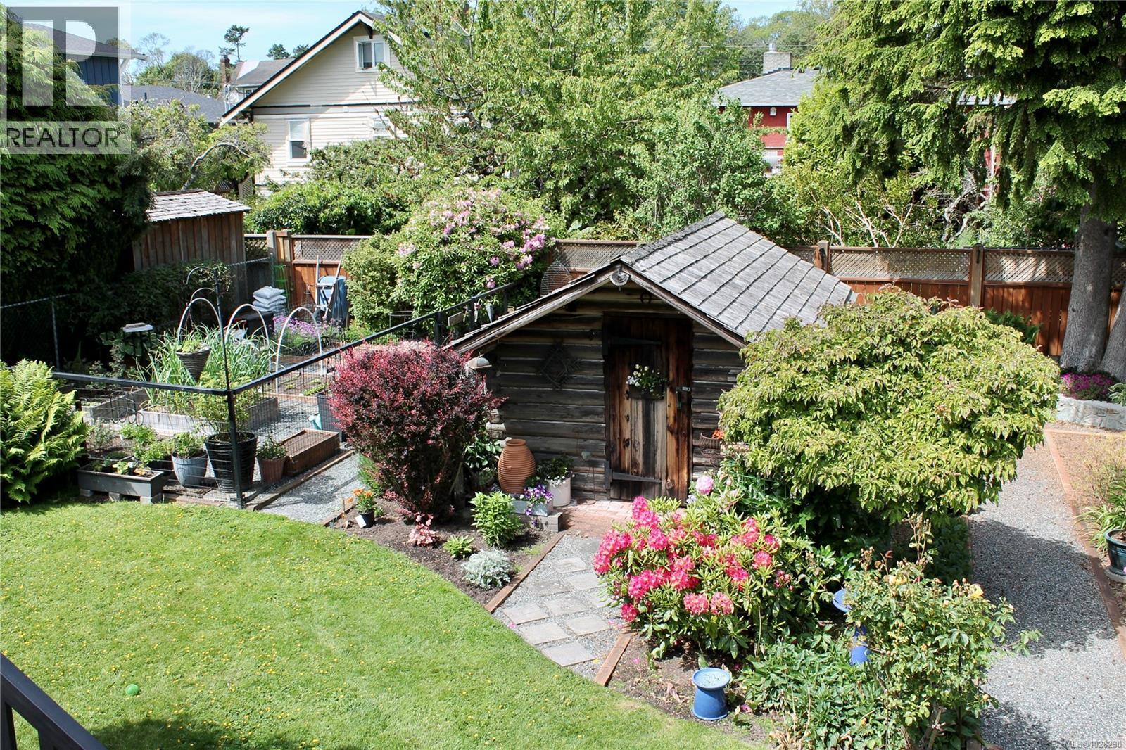 354 Stannard Ave, Victoria