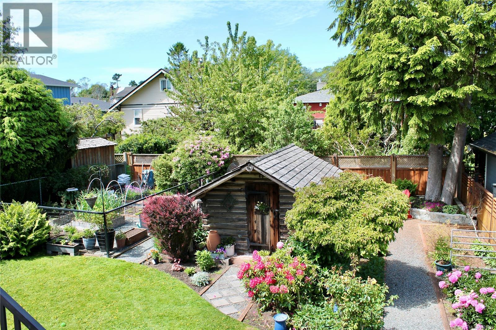 354 Stannard Ave, Victoria