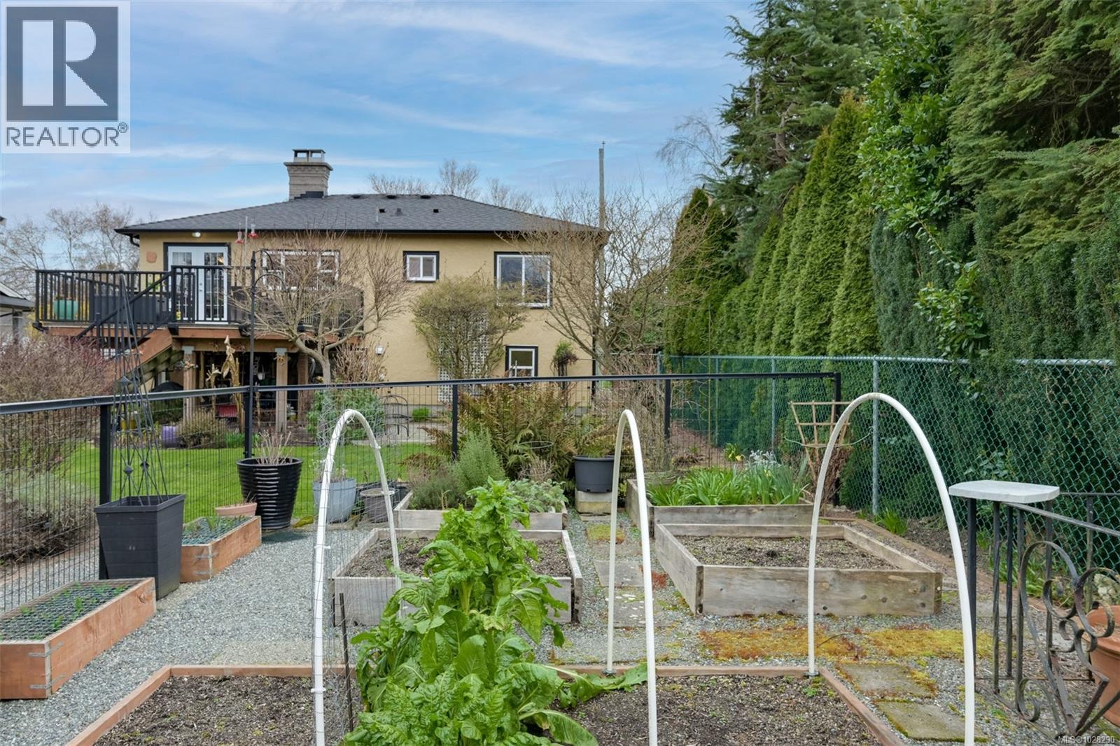 354 Stannard Ave, Victoria