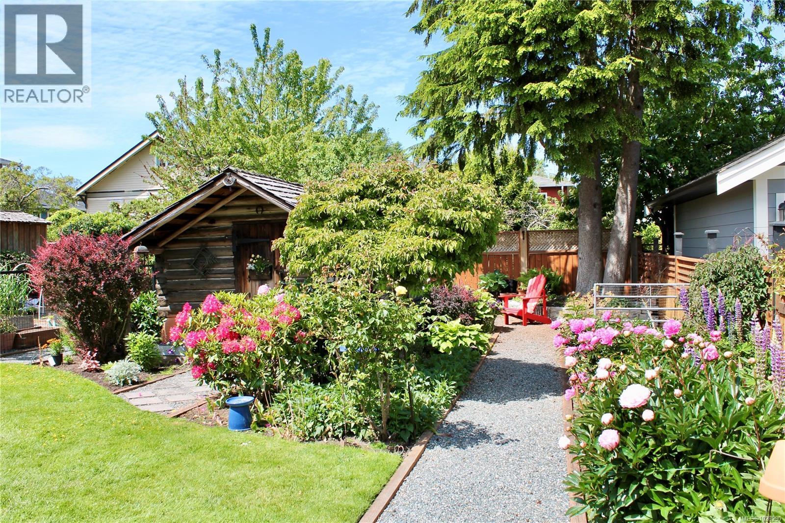 354 Stannard Ave, Victoria