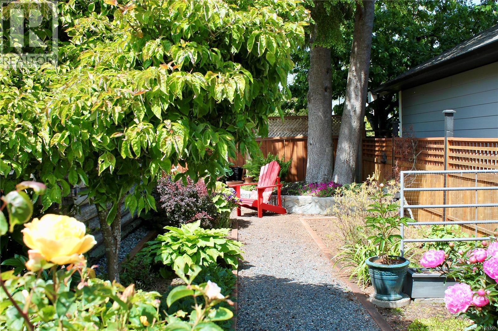 354 Stannard Ave, Victoria