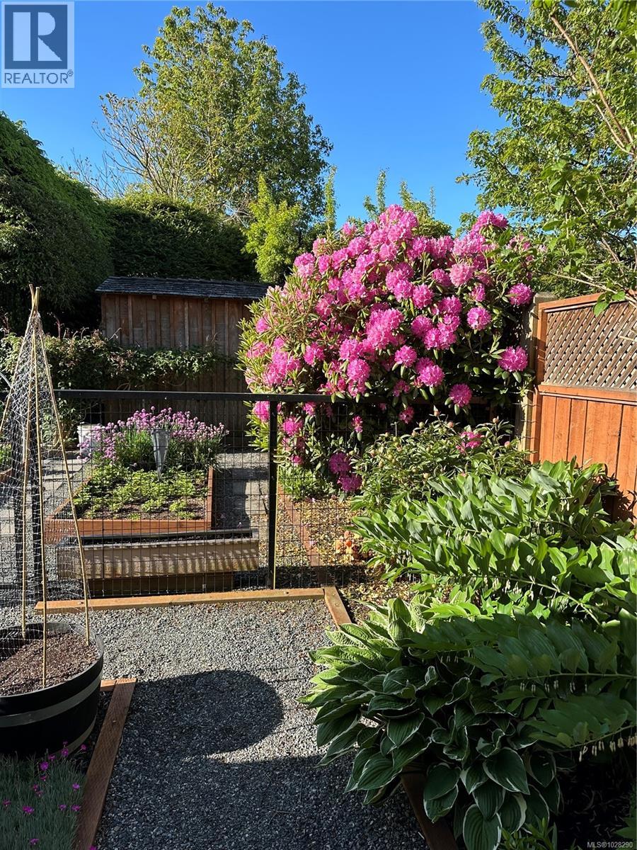 354 Stannard Ave, Victoria