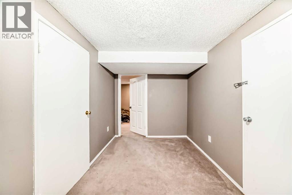 Single Family House Bungalow for Sale in  Temple Drive NE Temple Calgary 