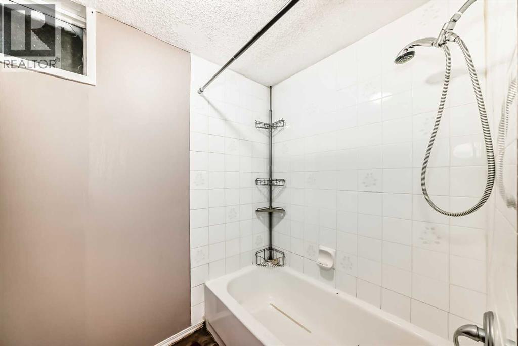 Single Family House Bungalow for Sale in  Temple Drive NE Temple Calgary 