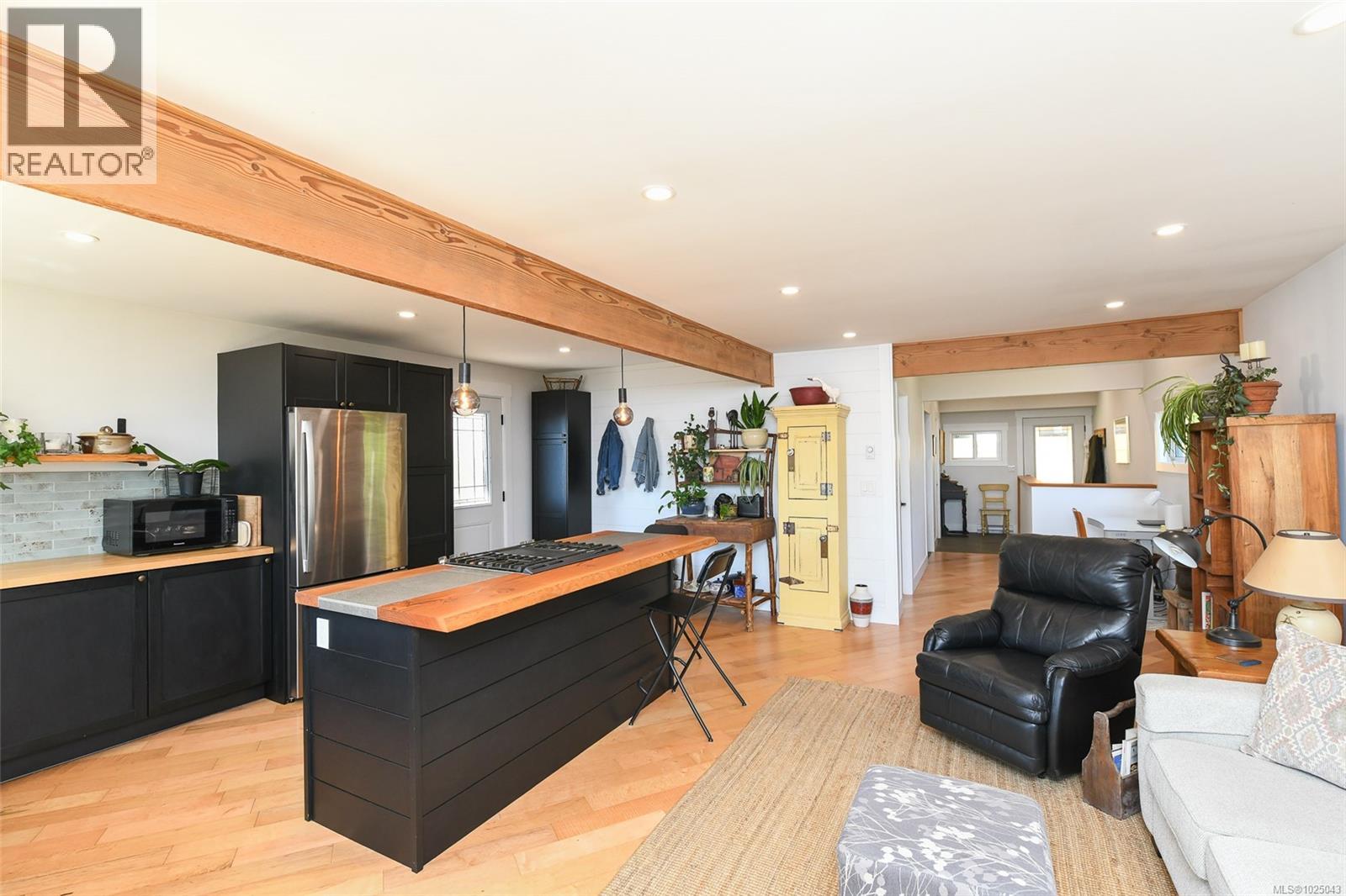 5693 Island Hwy S - 10