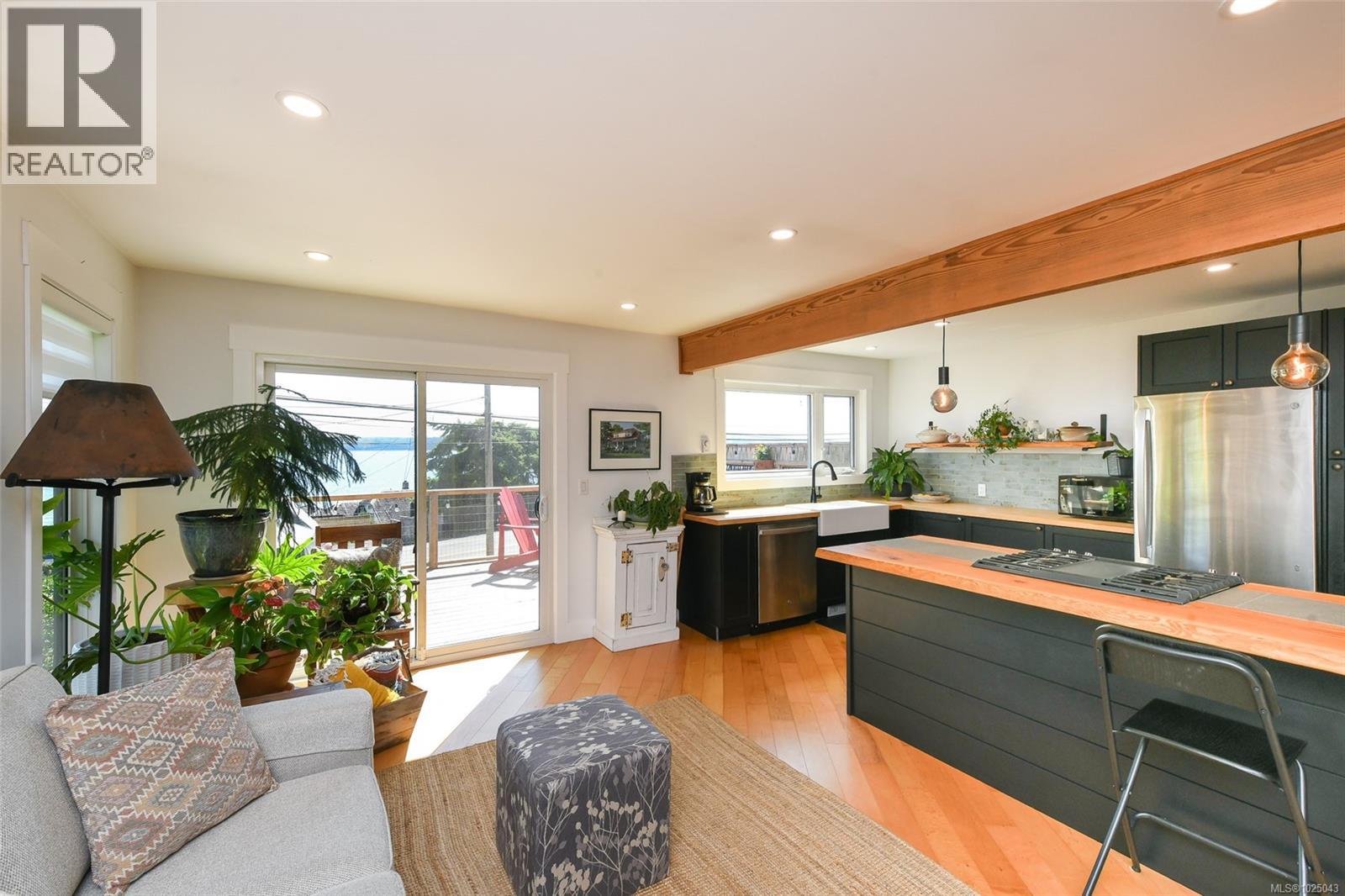 5693 ISLAND HWY S - 14