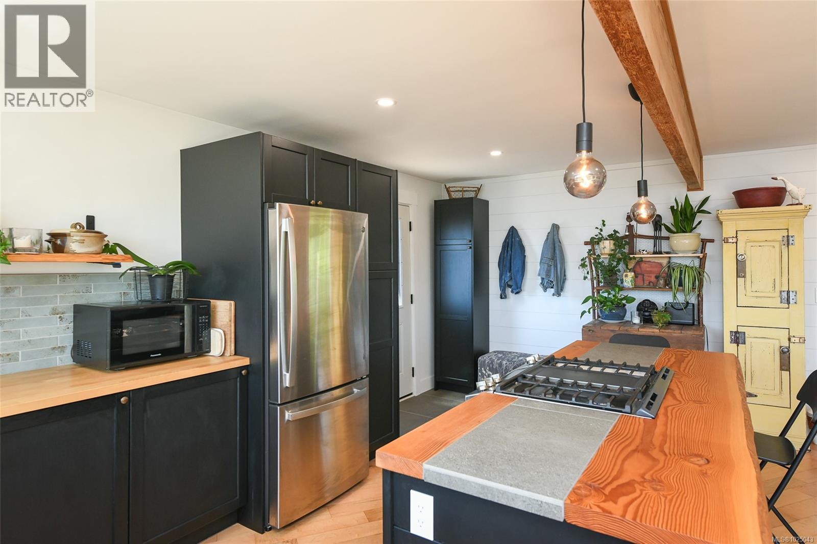 5693 ISLAND HWY S - 8