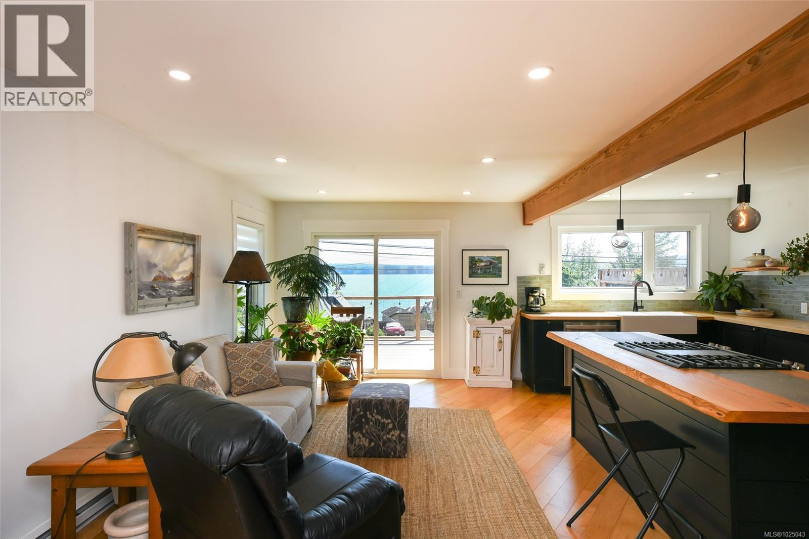 5693 Island Hwy S - 13