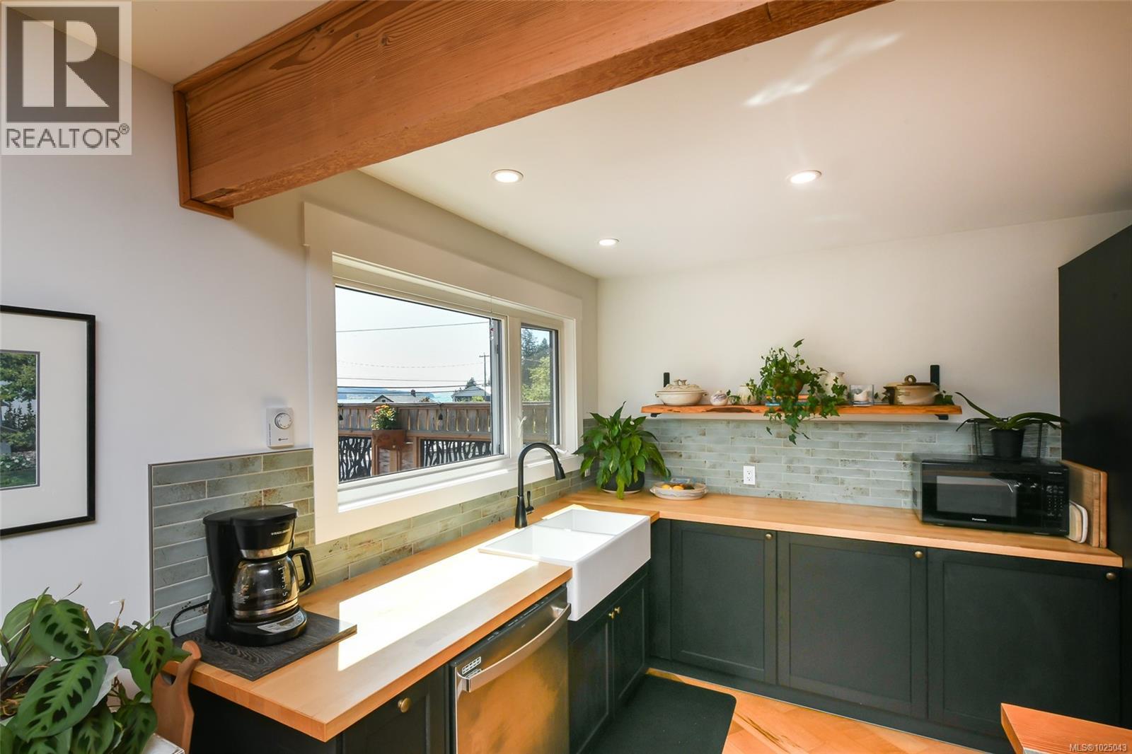 5693 ISLAND HWY S - 45