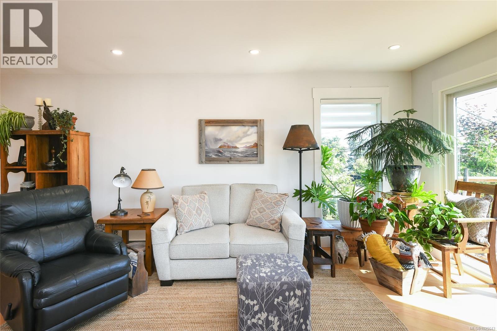 5693 ISLAND HWY S - 17