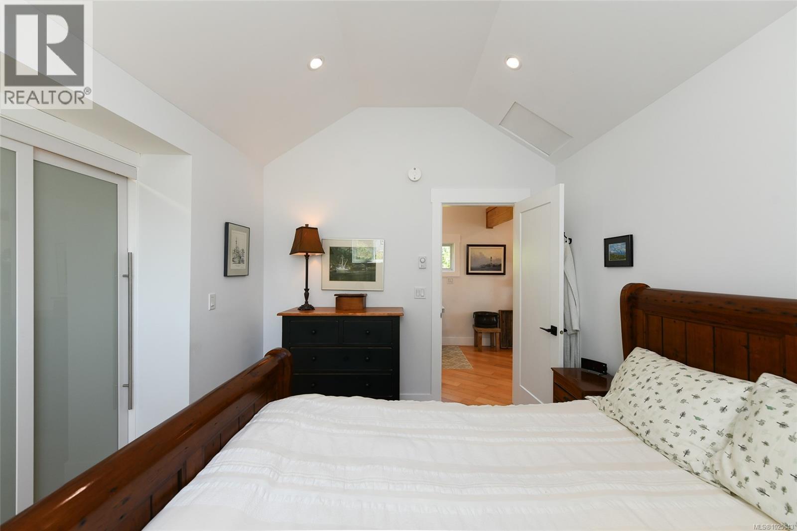 5693 ISLAND HWY S - 19