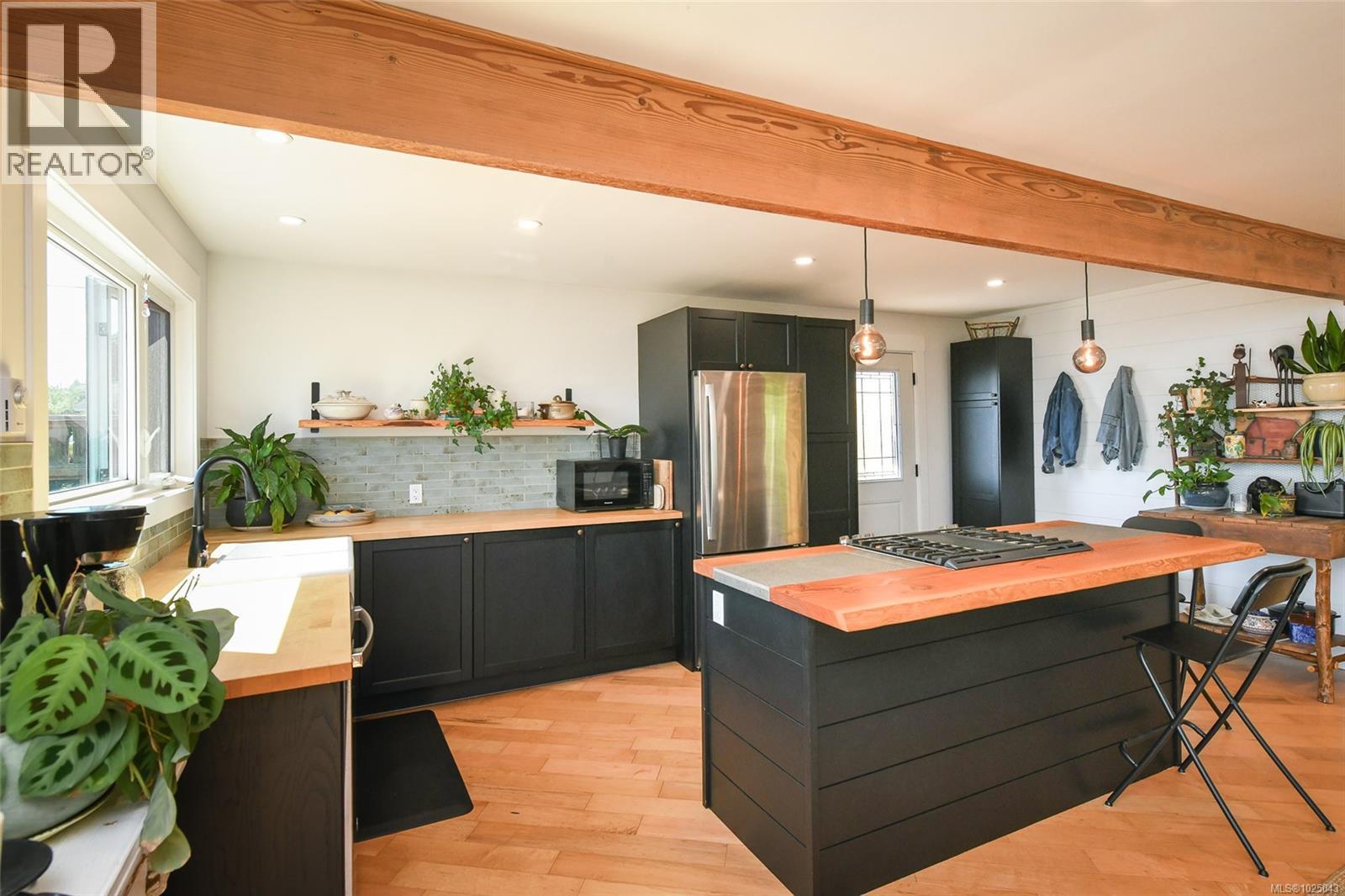 5693 ISLAND HWY S - 7