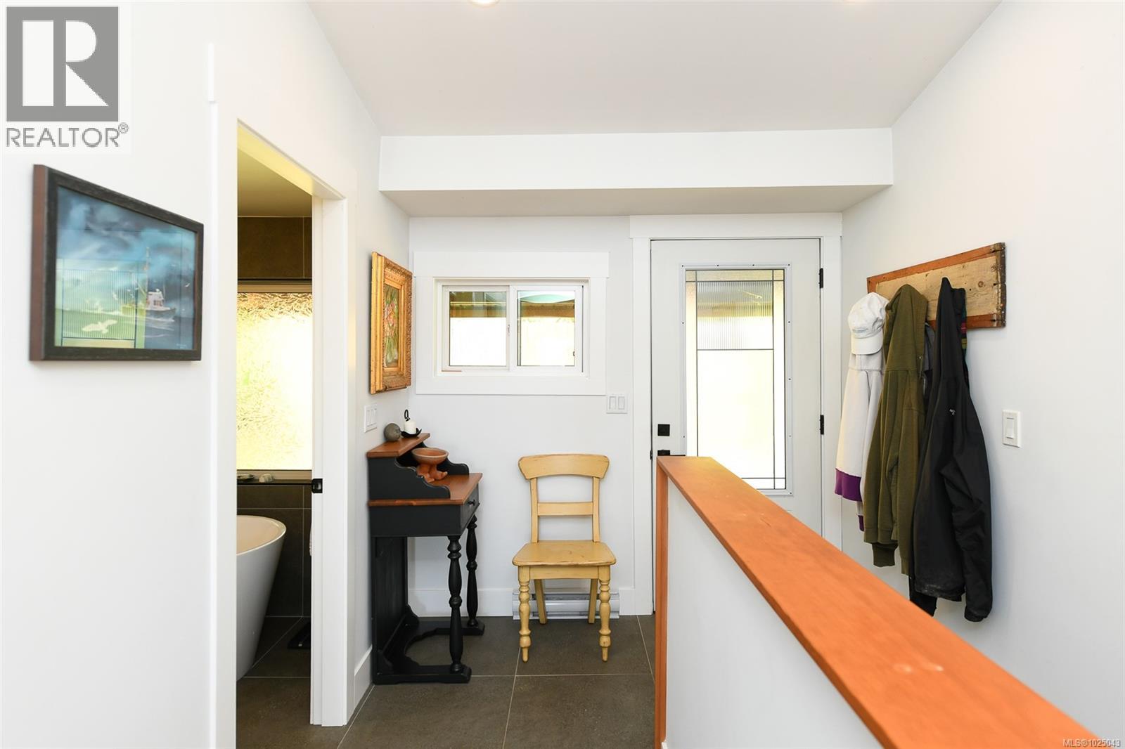 5693 ISLAND HWY S - 49