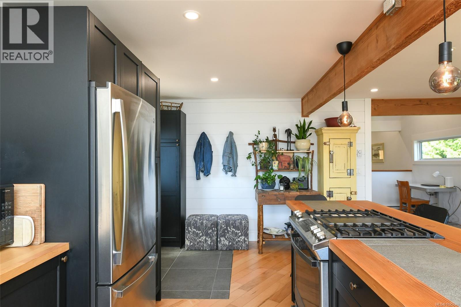 5693 Island Hwy S - 9