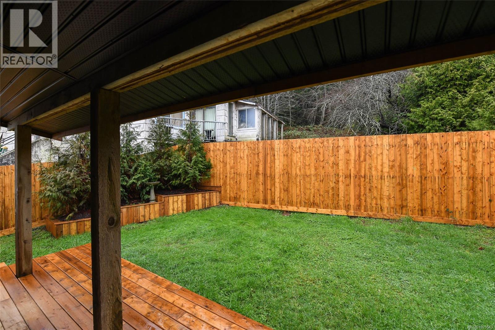 5693 Island Hwy S - 6