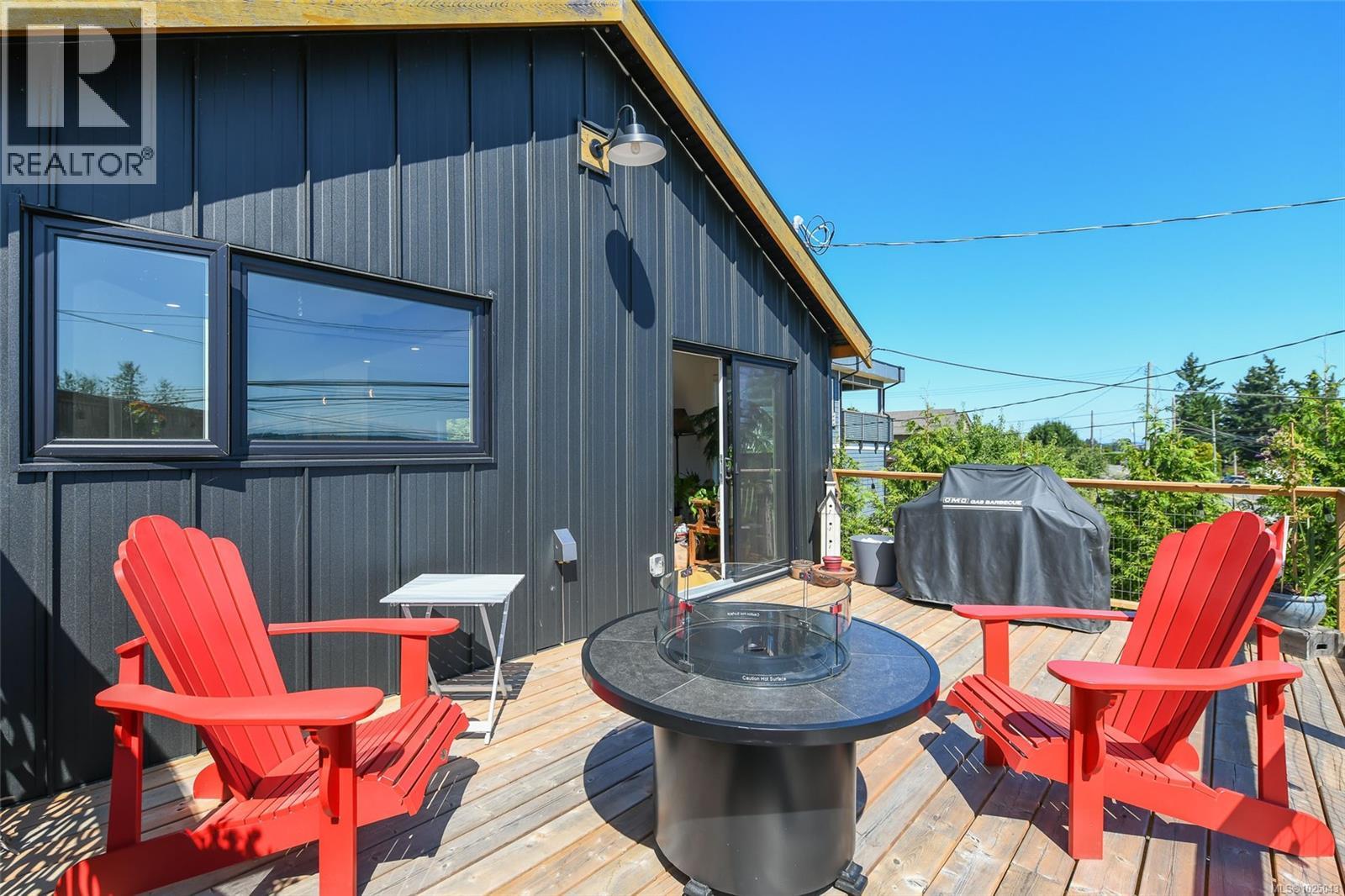 5693 ISLAND HWY S - 40