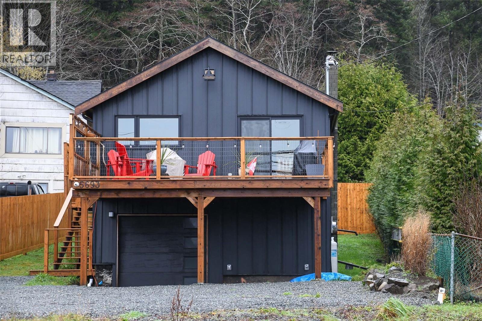 5693 Island Hwy S - 37