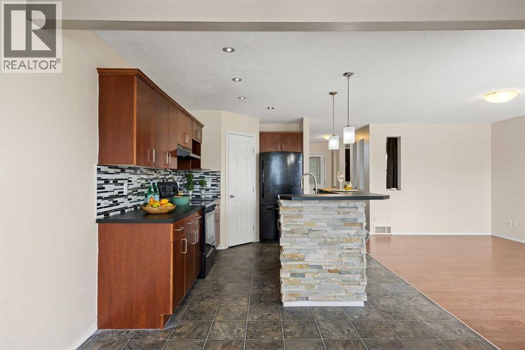 Single Family House for Sale in  Everglen Way SW Evergreen Calgary 