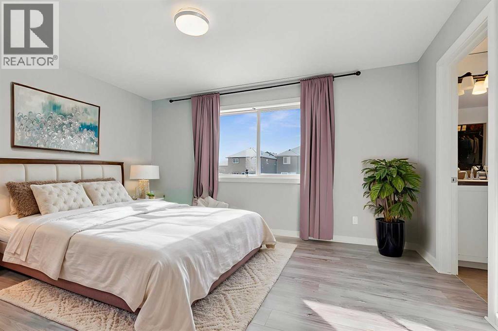 Single Family House for Sale in  Everbrook Crescent SW Evergreen Calgary 