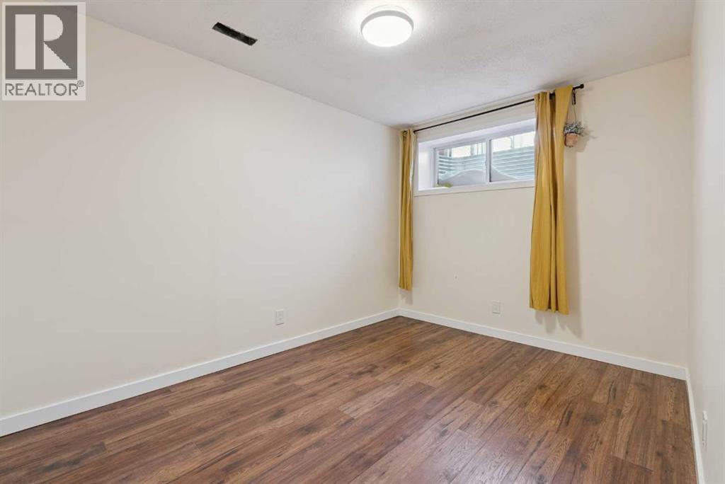 Single Family House for Sale in  Everbrook Crescent SW Evergreen Calgary 