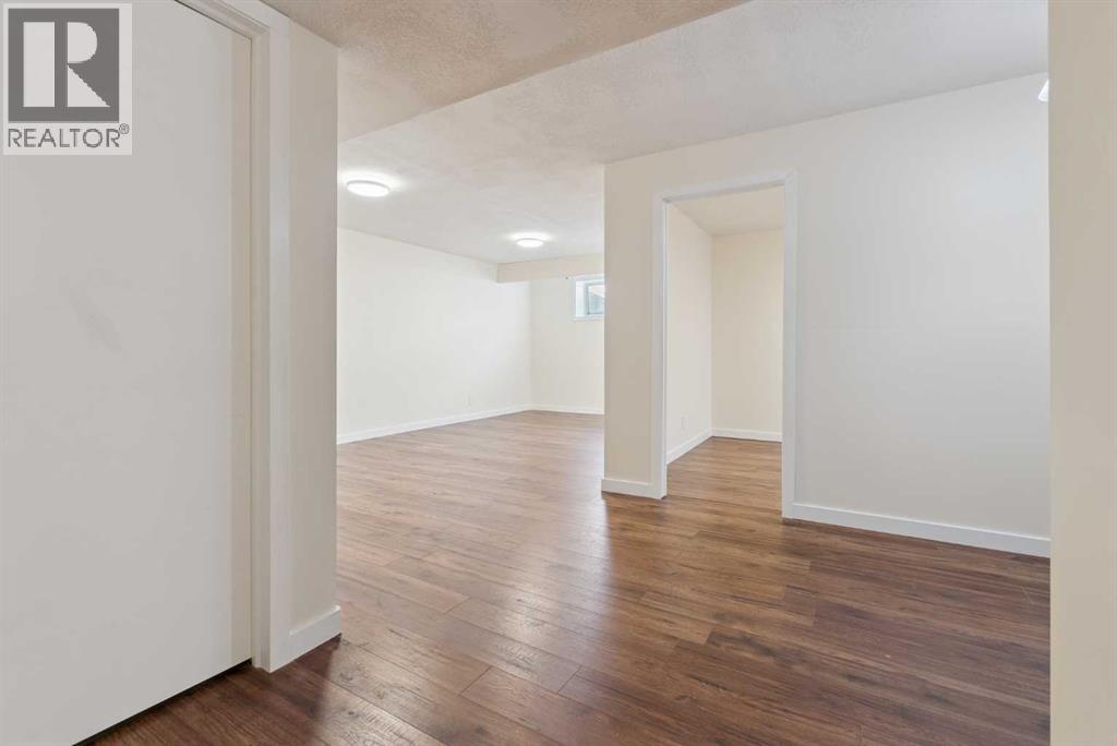 Single Family House for Sale in  Everbrook Crescent SW Evergreen Calgary 