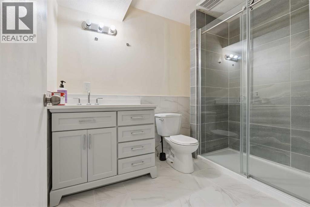 Single Family House for Sale in  Everbrook Crescent SW Evergreen Calgary 