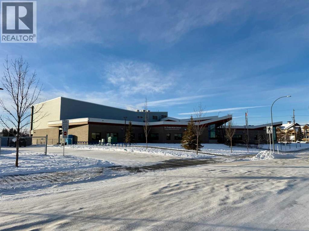 Single Family House for Sale in  Everbrook Crescent SW Evergreen Calgary 