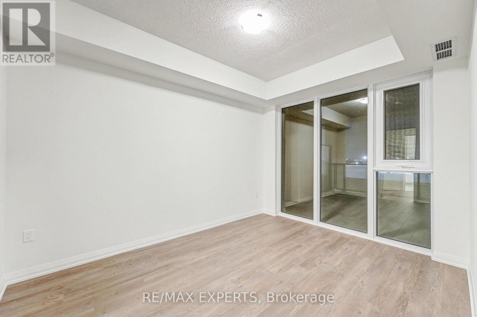 #421 8960 JANE STREET - 20