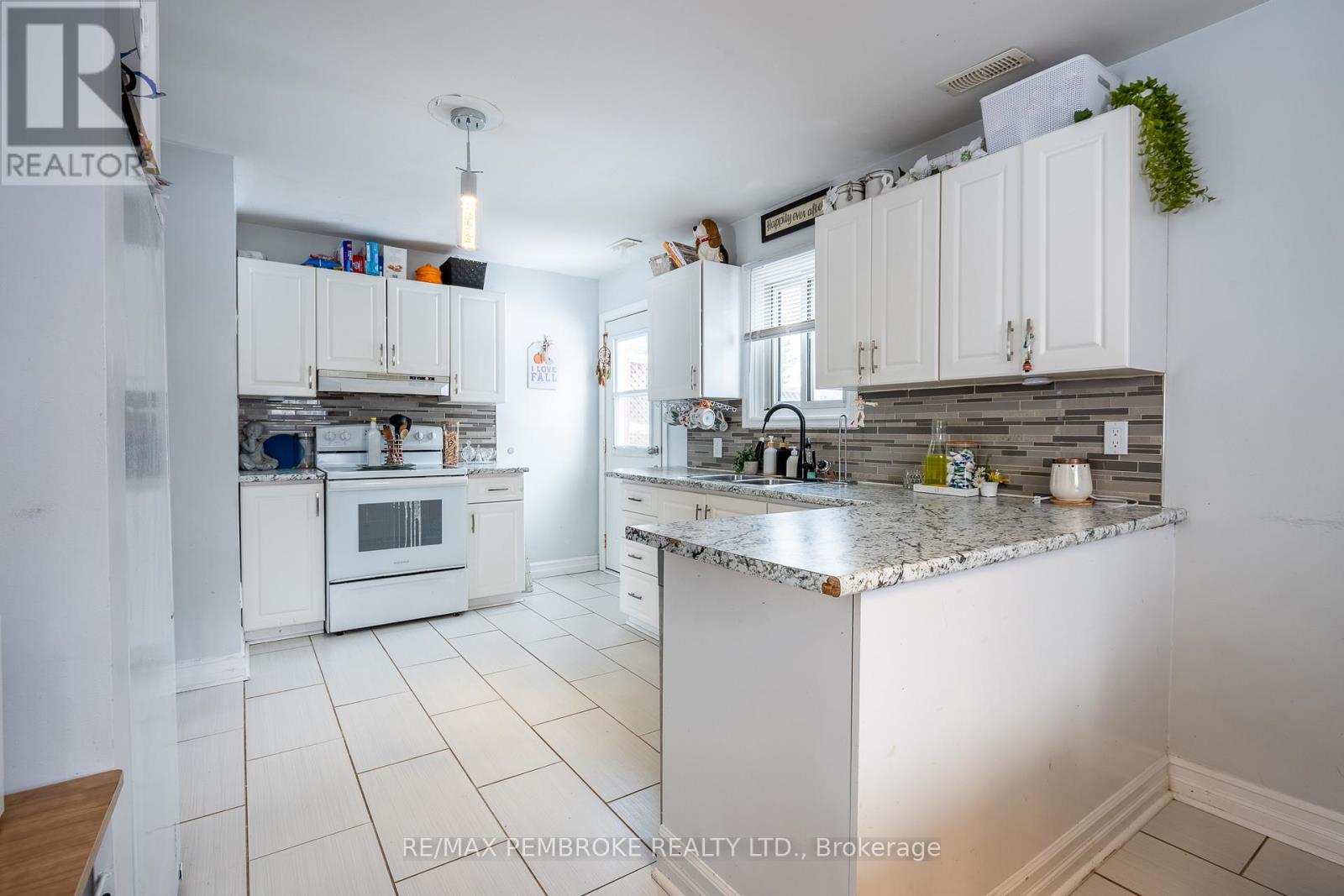 22&24 HOFFMAN STREET, Petawawa, Ontario