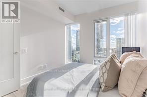 #914 480 FRONT STREET W - 19