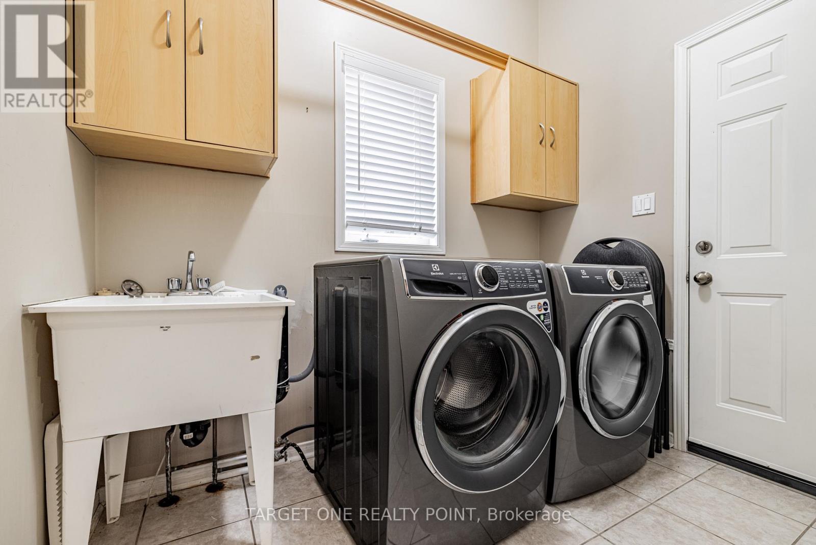 36 PRINCE DRIVE - 18